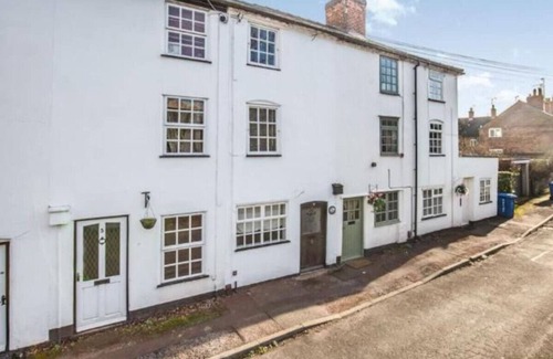 Darley Abbey Apartment | Agniti Cottage quaint historical cottage in Darley Abbey