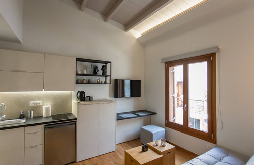 Old Town Apartment | Agora Junior Suite: Stay in the HEART of CHANIA