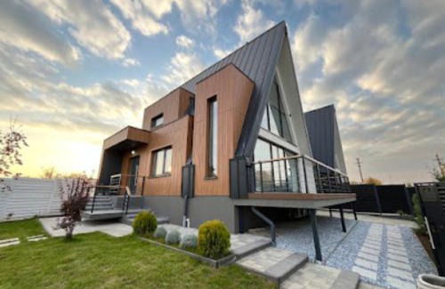 Tunari Apartment | AGrey frame Residence Villas