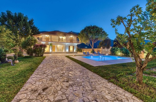 Pigadhakia Villa | Agricola Villa- Private villa with pool, 3 bedrooms with en-suite facilities.