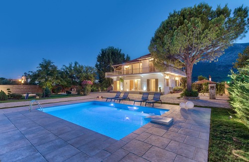 Pigadhakia Villa | Agricola Villa- Private villa with pool, 3 bedrooms with en-suite facilities.