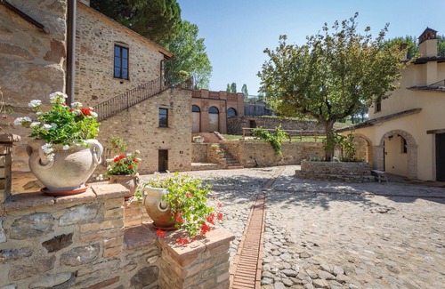 Montone Apartment | Agriturismo Borgo Pulciano in Montone
