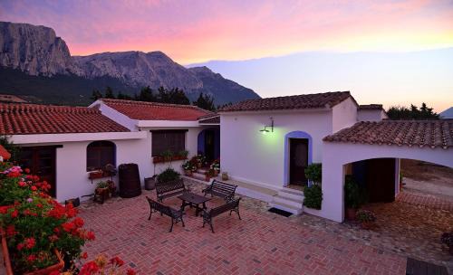 Oliena House | Agriturismo Guthiddai