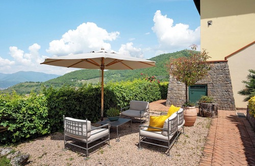 Fisciano Apartment | Agriturismo 'Quadruple Room With View of Vesuvius' with Mountain View, Shared Pool and Wi-Fi