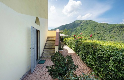 Fisciano Apartment | Agriturismo 'Spacious Room in Agriturismo' with Mountain View, Shared Pool and Wi-Fi