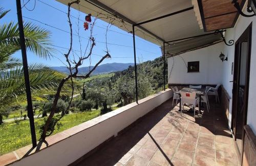 Tolox House | Agro tourism house GAUGUIN with pool Finca el Moralejo TOLOX