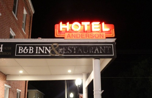 Tofte Hotel | AH #21 · AH #21 Queen Suite w/SS/Fridge