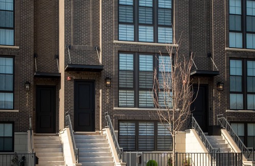 Kenwood House | Ahh-mazing Home, rooftop deck, near lake front. Easy commute to Navy Pier/Loop.