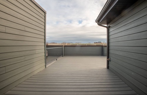Kenwood House | Ahh-mazing Home, rooftop deck, near lake front. Easy commute to Navy Pier/Loop.