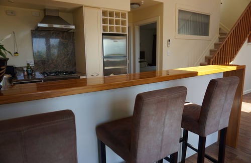 Raglan Apartment | Ahi Apartment with Tasman Sea views