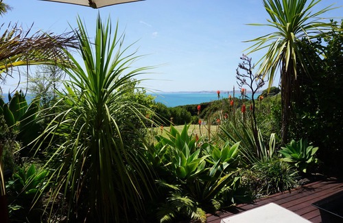 Raglan Apartment | Ahi Apartment with Tasman Sea views