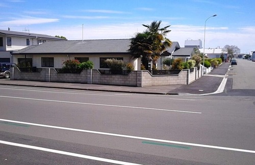 Ahuriri House | Ahuriri Townhouse modern and spacious ,free wifi.