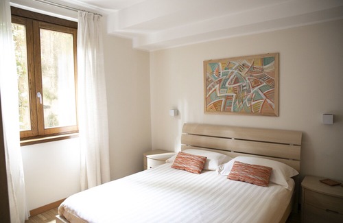 Riva di Solto Hotel | Ai Ronchi B&B