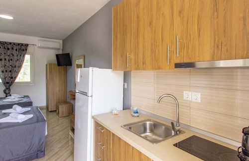 Asprovalta Apartment | Aigli Garden Getaway, Escape Close to Vrasna Beach