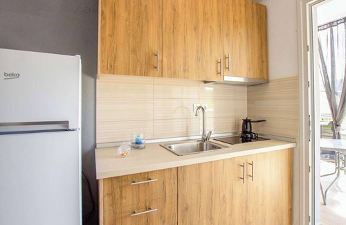 Asprovalta Apartment | Aigli Garden Getaway, Escape Close to Vrasna Beach