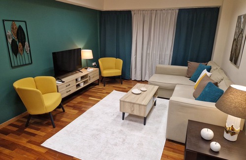 Psirri Apartment | AIOLOU st - 7th floor - 2 bdr, 80m2, most central apt - NetFlix - sleep 4p