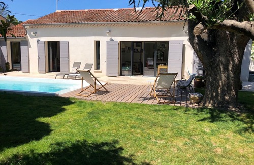 Villeneuve-les-Avignon House | Air-conditioned house with pool and garden