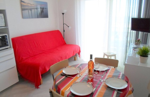 Balaruc-les-Bains Apartment | Air-conditioned apartment near thermal baths with balcony