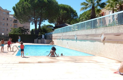 Cavalaire-sur-Mer Apartment | AIR-CONDITIONED APARTMENT WITH SWIMMING POOL IN RESIDENCE