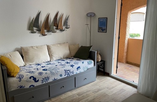 La Madrague Apartment | Air-conditioned studio 2 steps from the beach. Ideal for sea lovers.