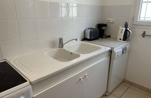 Aigues-Mortes Apartment | Air-Conditioned 3-Room Duplex with Terrace, Garden, and Garage in Marina Area