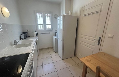 Aigues-Mortes Apartment | Air-Conditioned 3-Room Duplex with Terrace, Garden, and Garage in Marina Area