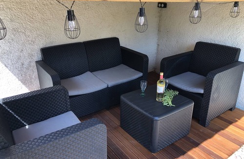 Frontignan House | Air-conditioned cabana with Mediterranean garden 9 minutes from the sea