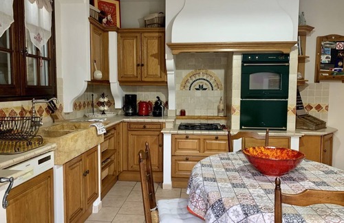 Boulbon House | Air-conditioned cottage at a farmer's farm producing fruit from olive trees