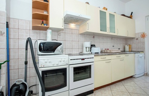 Palit Apartment | Air-conditioned cozy, quiet, beautiful and loving apartment on the island of Rab