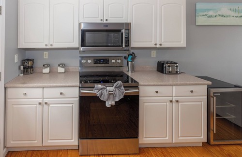 Clinton House | AIR-CONDITIONED Gorgeous Newly Renovated Home with an Oceanview and Beach Access