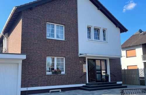 Sinzenich Apartment | Air-conditioned Holiday Apartment near the Lake