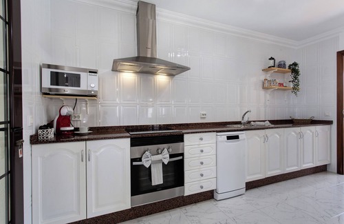 Yaiza Villa | Air-conditioned Home with Pool, Garden, Terrace, Wi-Fi and Spectacular Views