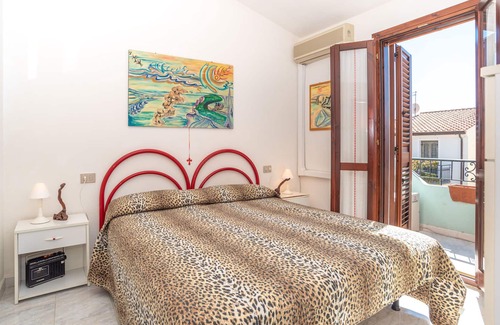 Agrustos House | Air-Conditioned Apartment Not Far From Beach with Patio, Balcony and Garden