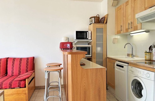 Le Lavandou Apartment | Air-Conditioned Studio with Terrace and Parking in the Heart of Le Lavandou