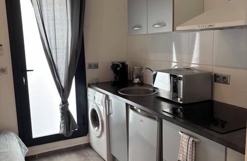 Jacou Apartment | Air-conditioned studio adjoining villa
