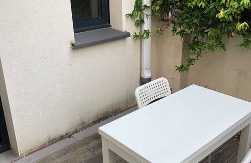 Jacou Apartment | Air-conditioned studio adjoining villa