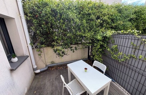Jacou Apartment | Air-conditioned studio adjoining villa