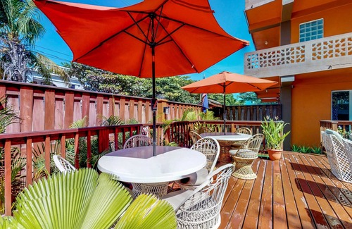 San Pedro House | Air-conditioned suite with WiFi and a shared pool/terrace - walk to the beach