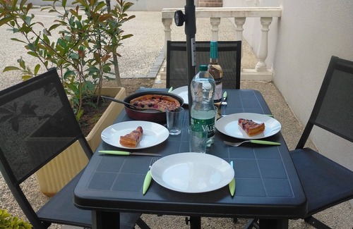 Ruoms Apartment | Air-conditioned T1 bis with terrace, swimming pool and secure parking.