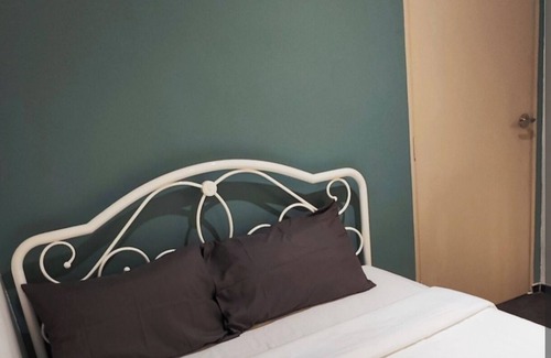 Taman Ara House | Air-conditioned with private bathroom. Basic room with bargaining price. Penang