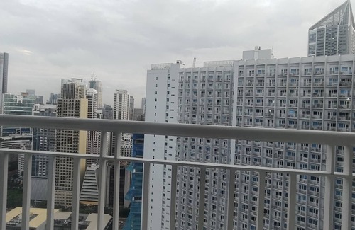 Pandacan Apartment | Aircon Budget Room for 4 persons - good for groups and families