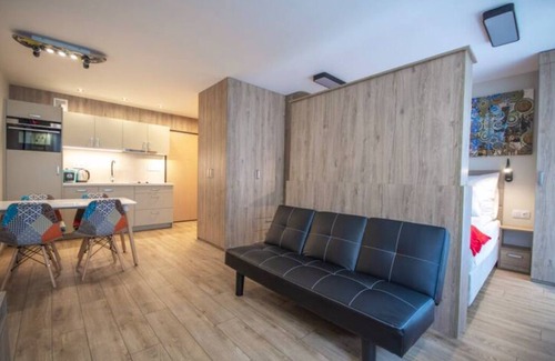 City Centre Apartment | Aircon Studio With Projector and Balcony Near Main Square