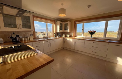 Homore Cottage | AIRIGH NAM FIADH, family friendly, with open fire in Creagorry