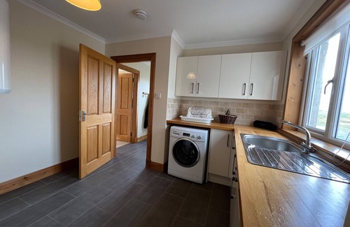 Homore Cottage | AIRIGH NAM FIADH, family friendly, with open fire in Creagorry