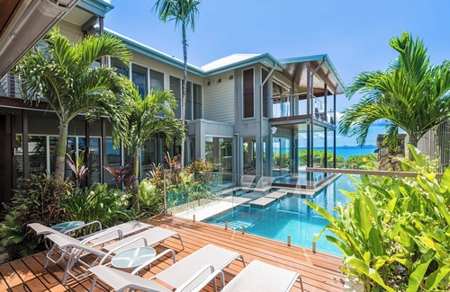 Airlie Beach House | Airlie Beach’s Anusara is surrounded by crystal waters of the Whitsundays