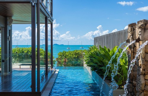 Airlie Beach House | Airlie Beach’s Anusara is surrounded by crystal waters of the Whitsundays