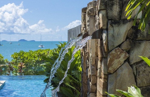 Airlie Beach House | Airlie Beach’s Anusara is surrounded by crystal waters of the Whitsundays
