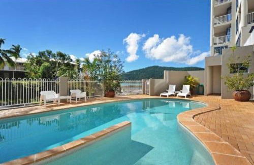 Airlie Beach Apartment | ☆Airliedise☆NO hills☆Kitchen☆5min walk 2 Ferry terminal☆WiFi☆Netflix