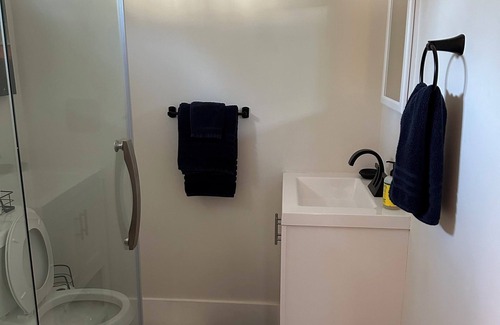 College Park Cottage | Airport 2.5 mi, Downtown 8.5 mi, Midtown 12 mi: Studio in Historic College Park
