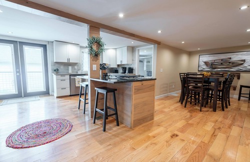 Plainfield House | Airport Cottage